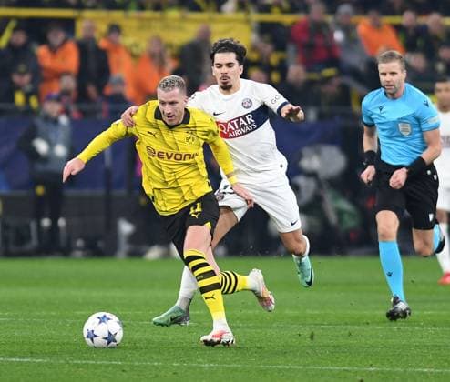 13.12.2023, Dortmund, Germany, Signal-Iduna-Park, Borussia Dortmund vs Paris Saint-Germain - UEFA Champions League 2023 2024 - Group F, Marco Reus (Borussia Dortmund) und Vitinha (Paris Saint-Germain) im Zweikampf (Foto Ralf Treese) Dortmund Signal-Iduna-Park North Rhine-Westphalia Germany
