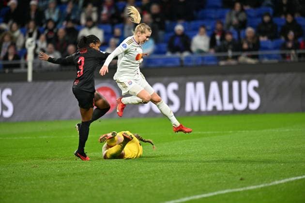 Ada Hegerberg (lyon) vs Aurora Mikalsen (brann) FOOTBALL: Olympique Lyonnais FÂŽminines vs SK Brann - Ligue des Champions FÂŽminine - 13 12 2023 FredericChambert Panoramic 