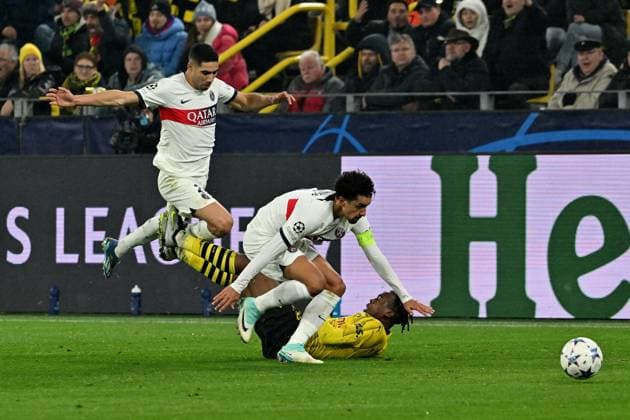 13.12.2023, xsltx, Fussball UEFA Champions League, Borussia Dortmund - Paris St.Germain PSG emspor, v.l. Marquinhos (FC Paris Saint-Germain) Jamie Bynoe-Gittens (Borussia Dortmund) Zweikampf, Aktion, action, battle for the ball (DFL DFB REGULATIONS PROHIBIT ANY USE OF PHOTOGRAPHS as IMAGE SEQUENCES and or QUASI-VIDEO) Dortmund