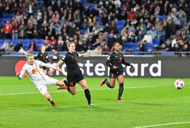 Ada Hegerberg (lyon) vs Marthine Ostenstad (brann) FOOTBALL: Olympique Lyonnais FÂŽminines vs SK Brann - Ligue des Champions FÂŽminine - 13 12 2023 FredericChambert Panoramic 