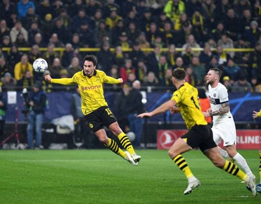 13.12.2023, Dortmund, Germany, Signal-Iduna-Park, Borussia Dortmund vs Paris Saint-Germain - UEFA Champions League 2023 2024 - Group F, Mats Hummels (Borussia Dortmund) in Aktion, am Ball, Einzelaktion (Foto Ralf Treese) Dortmund Signal-Iduna-Park North Rhine-Westphalia Germany