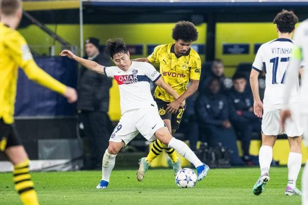 UEFA Champions League: Borussia Dortmund - FC Paris Saint-Germain; 13.12.2023 Zweikampf Kang-in Lee (FC Paris Saint-Germain, 19), Karim Adeyemi (Borussia Dortmund, 27) UEFA Champions League Spieltag 6: Borussia Dortmund - FC Paris Saint-Germain, Dortmund, SIGNAL IDUNA PARK am 13.12.2023 DFL REGULATIONS PROHIBIT ANY USE OF PHOTOGRAPHS AS IMAGE SEQUENCES AND OR QUASI-VIDEO. Copyright: xBEAUTIFULxSPORTS Wunderlx