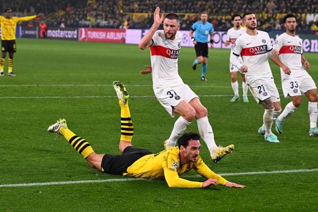 13.12.2023, xsltx, Fussball UEFA Champions League, Borussia Dortmund - Paris St.Germain PSG emspor, v.l. Mats Hummels (Borussia Dortmund) (DFL DFB REGULATIONS PROHIBIT ANY USE OF PHOTOGRAPHS as IMAGE SEQUENCES and or QUASI-VIDEO) Dortmund