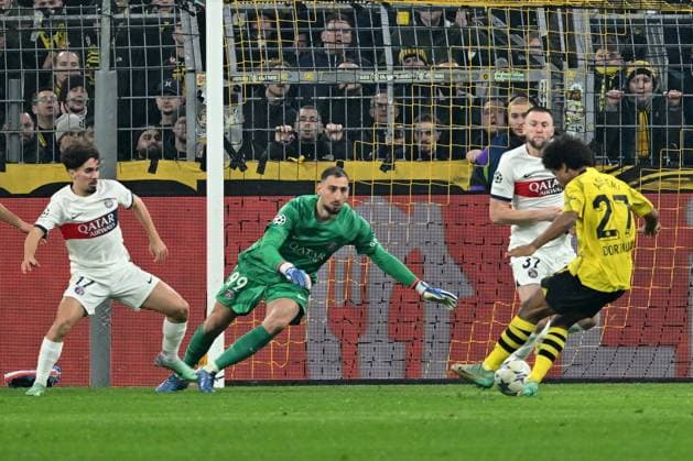 13.12.2023, xsltx, Fussball UEFA Champions League, Borussia Dortmund - Paris St.Germain PSG emspor, v.l. Karim Adeyemi (Borussia Dortmund) erzielt das Tor zum scores the goal 1:0 Gianluigi Donnarumma (FC Paris Saint-Germain) (DFL DFB REGULATIONS PROHIBIT ANY USE OF PHOTOGRAPHS as IMAGE SEQUENCES and or QUASI-VIDEO) Dortmund