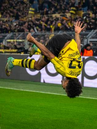 Fußball: Champions League. 6. Spieltag: Borussia Dortmund - Paris St. Germain am 13.12.2023 im Signal-Iduna-Park: Dortmunds Karim Adeyemi jubelt nach seinem Tor zum 1:0. WICHTIGER HINWEIS: Gemäß den Vorgaben der UEFA ist es untersagt, in dem Stadion und oder vom Spiel angefertigte Fotoaufnahmen in Form von Sequenzbildern und oder videoähnlichen Fotostrecken zu verwerten bzw. verwerten zu lassen. Copyright: xKirchner DavidxInderliedx