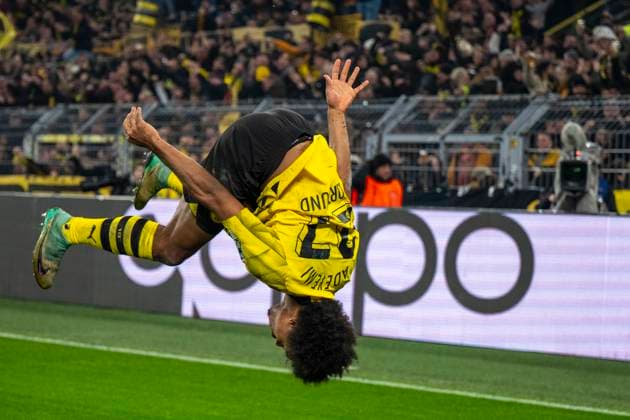Fußball: Champions League. 6. Spieltag: Borussia Dortmund - Paris St. Germain am 13.12.2023 im Signal-Iduna-Park: Dortmunds Karim Adeyemi jubelt nach seinem Tor zum 1:0. WICHTIGER HINWEIS: Gemäß den Vorgaben der UEFA ist es untersagt, in dem Stadion und oder vom Spiel angefertigte Fotoaufnahmen in Form von Sequenzbildern und oder videoähnlichen Fotostrecken zu verwerten bzw. verwerten zu lassen. Copyright: xKirchner DavidxInderliedx