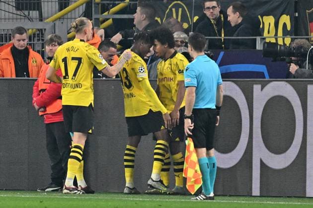 13.12.2023, xsltx, Fussball UEFA Champions League, Borussia Dortmund - Paris St.Germain PSG emspor, v.l. Torjubel nach dem Tor zum celebrating the goal celebrate 1:0 durch Karim Adeyemi (Borussia Dortmund) (DFL DFB REGULATIONS PROHIBIT ANY USE OF PHOTOGRAPHS as IMAGE SEQUENCES and or QUASI-VIDEO) Dortmund