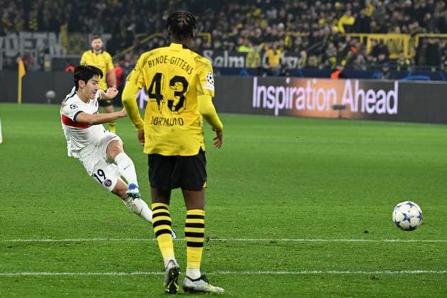 13.12.2023, xsltx, Fussball UEFA Champions League, Borussia Dortmund - Paris St.Germain PSG emspor, v.l. Kang-in Lee (FC Paris Saint-Germain) (DFL DFB REGULATIONS PROHIBIT ANY USE OF PHOTOGRAPHS as IMAGE SEQUENCES and or QUASI-VIDEO) Dortmund
