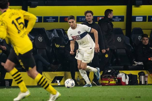 GER, Champions League, Borussia Dortmund vs Paris Saint-Germain 13.12.2023, Signal Iduna Park, Dortmund, GER, Champions League, Borussia Dortmund vs Paris Saint-Germain Im Bild: Achraf Hakimi (Paris Saint-Germain, 2) Einzelaktion; Ganzkörper Ganzkoerper ; Ball am Fuss;