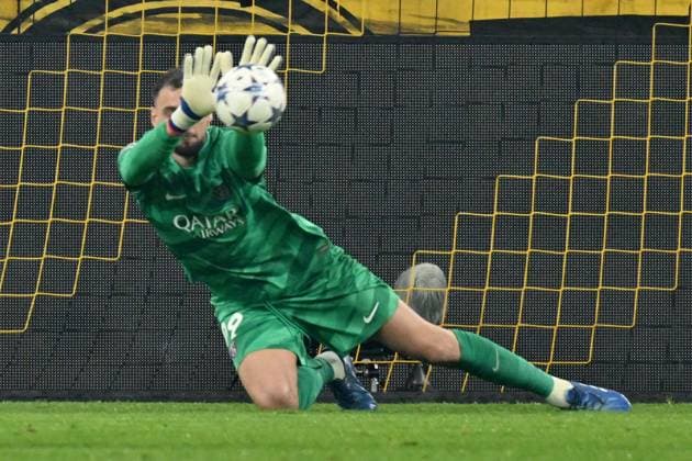 13.12.2023, xsltx, Fussball UEFA Champions League, Borussia Dortmund - Paris St.Germain PSG emspor, v.l. Gianluigi Donnarumma (FC Paris Saint-Germain) (DFL DFB REGULATIONS PROHIBIT ANY USE OF PHOTOGRAPHS as IMAGE SEQUENCES and or QUASI-VIDEO) Dortmund