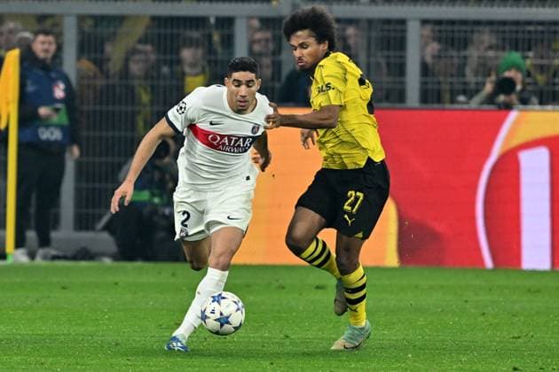 13.12.2023, xsltx, Fussball UEFA Champions League, Borussia Dortmund - Paris St.Germain PSG emspor, v.l. Achraf Hakimi (FC Paris Saint-Germain) Karim Adeyemi (Borussia Dortmund) Zweikampf, Aktion, action, battle for the ball (DFL DFB REGULATIONS PROHIBIT ANY USE OF PHOTOGRAPHS as IMAGE SEQUENCES and or QUASI-VIDEO) Dortmund