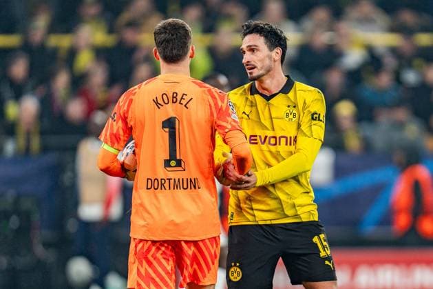 Gregor Kobel (Borussia Dortmund, 1) Mats Hummels (Borussia Dortmund, 15) Borussia Dortmund vs. Paris Saint-Germain, Fussball, UEFA Champions League, 6. Spieltag, 13.12.2023 DFL REGULATIONS PROHIBIT ANY OUSE OF PHOTOGRAPHS AS IMAGE SEQUENCES AND OR QUASI-VIDEO Borussia Dortmund vs. Paris Saint-Germain, Fussball, UEFA Champions League, 6. Spieltag, 13.12.2023 Dortmund Copyright: xEibner-Pressefoto BahhoxKarax EP_BVB