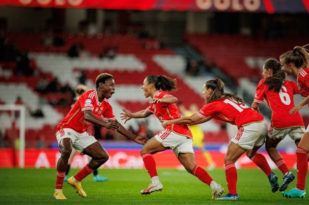 Players of Benfica celebrate after goal scored by Marie-Yasmine Alidou during UEFA Women Champions League 23 24 game between SL Benfica and Eintracht Frankfurt at Estadio Da Luz, Lisbon, Portugal. (Maciej Rogowski) Lisbon Estadio Da Luz Portugal Copyright: xMaciejxRogowskix d-215