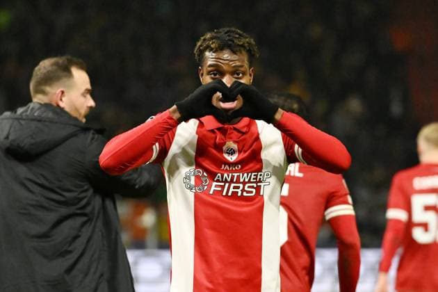 Sport Themen der Woche KW50 Sport Bilder des Tages 231213 R Antwerp FC vs FC Barcelona, Barca George Ilenikhena of Antwerp celebrates after scoring the 3-2 goal during a football game between Royal Antwerp FC and FC Barcelona on day 6 in Group H of the UEFA Champions League season 2023-2024 competition on December 13, 2023 in Antwerp, Belgium. (Photo by Maarten Straetemans Isosport) ANTWERP BELGIUM  Copyright: xx 424189