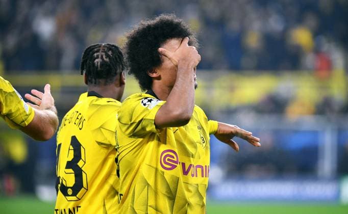 Fussball, Champions League, Deutschland, Herren, Saison 2023 2024, 6. Spieltag, Signal Iduna Park Dortmund: Bor. Dortmund - FC Paris Saint-Germain; Jubel Karim Adeyemi (BVB) nach seinem Tor zum 1:0. Jubel, Freude, Aktion. UEFA REGULATIONS PROHIBIT ANY USE OF PHOTOGRAPHS AS IMAGE SEQUENCES AND OR QUASI-VIDEO
