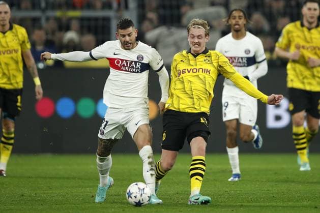 Sport Bilder des Tages DORTMUND - (l-r) Lucas Hernandez of Paris Saint-Germain, Julian Brandt of Borussia Dortmund during the UEFA Champions League Group F match between Borussia Dortmund and Paris Saint-Germain at Signal Iduna Park on December 13, 2023 in Dortmund, Germany. ANP Hollandse Hoogte Bart Stoutjesdijk UEFA Champions League 2023 24 2023 2024 xVIxANPxSportx xBartxStoutjesdijkxIVx 486231745 originalFilename: 486231745.jpg