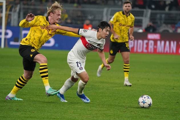 Fussball, UEFA Champions League ,Saison 2023 2024, Gruppenphase, Gruppe F Borussia Dortmund -Paris St. Germain 13.12.2023, SignalIduna Park Dortmund Julian Brandt BVB, Kang-In lee PSG