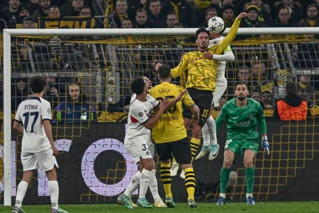 Strafraumszene Torchance von Dortmund 13.12.2023 Fussball, Champions League, Borussia Dortmund vs Paris St. Germain, Signal Iduna Park, Dortmund, NRW Germany