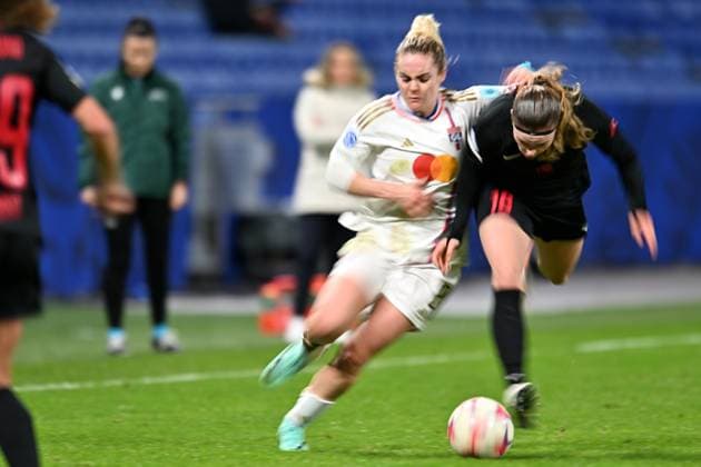 Ellie Carpenter (lyon) vs Signe Gaupset (brann) FOOTBALL: Olympique Lyonnais FÂŽminines vs SK Brann - Ligue des Champions FÂŽminine - 13 12 2023 FredericChambert Panoramic 