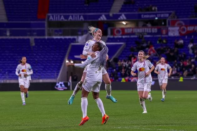 Kadidiatou Diani (11) from OL celebrating her goal with Ellie Carpenter (12) from OL during the UEFA Women s Champions League game between Olympique Lyonnais and SK Brann at Groupama Stadium in DÃ cines-Charpieu, France. (Pauline FIGUET SPP) Copyright: xPaulinexFIGUETx xSPPx spp-en-PaFiSp-PF_OLvBRANN-4