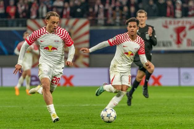 Leipzig, Deutschland 13. Dezember 2023: Champions League - 2023 2024 - RB Leipzig vs. Young Boys Bern Im Bild: v.li. Xavi Simons (Leipzig) und Fabio Carvalho (Leipzig) Copyright: xFotostandx xNachtigallx