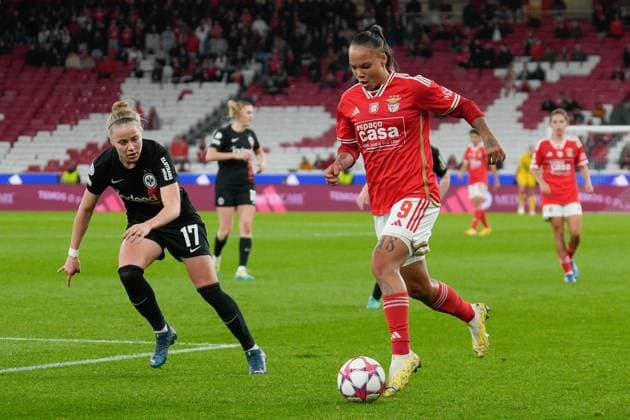 December 13, 2023, Lisbon, Portugal: Pia-Sophie Wolter of SG Eintracht Frankfurt (L) and Nycole Raysla of SL Benfica (R) seen in action during the UEFA Women s Champions League Group A football match between SL Benfica and SG Eintracht Frankfurt at Estadio da Luz. Final score; SL Benfica 1:0 SG Eintracht Frankfurt. Lisbon Portugal - ZUMAs197 20231213_aaa_s197_148 Copyright: xBrunoxdexCarvalhox