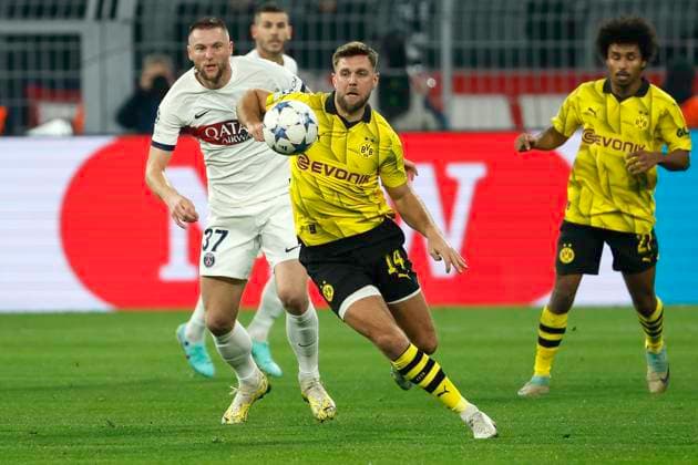 (231214) -- DORTMUND, Dec. 14, 2023 -- Niclas Fuellkrug (R, front) of Borussia Dortmund breaks through during the UEFA Champions League Group F match between Borussia Dortmund and Paris Saint-Germain (PSG) in Dortmund, Germany, on Dec. 13, 2023. (Photo by Xinhua) (SP)GERMANY-DORTMUND-FOOTBALL-UEFA CHAMPIONS LEAGUE-DORTMUND VS PSG JoachimxBywaletz 
