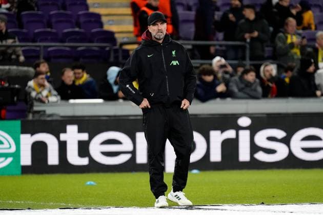 Liverpool coach Jurgen Klopp supervises the warm up Union Saint-Gilloise v Liverpool, UEFA Europa League, Group E, Football, Lotto Park, Brussels, Belgium - 14 Dec 2023 EDITORIAL USE ONLY No use with unauthorised audio, video, data, fixture lists, club league logos or live services. Online in-match use limited to 120 images, no video emulation. No use in betting, games or single club league player publications. Copyright: xDavexWinter Shutterstockx 14254246m