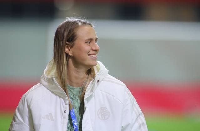 München, Deutschland 14. Dezember 2023: Fussball, Frauen, Champions League, 3.Spieltag, Saison 2023 2024, FC Bayern München - Ajax Amsterdam, Campus Klara Bühl, Buehl (FC Bayern München) muss heute leider nur zuschauen