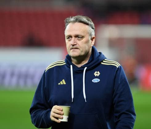 14.12.2023, Leverkusen, Germany, BayARENA, Bayer Leverkusen vs Molde FK - UEFA Europa League 2023 2024 - Group H, Trainer Erling Moe (Molde FK) schaut (Foto Ralf Treese) Leverkusen BayARENA North Rhine-Westphalia Germany