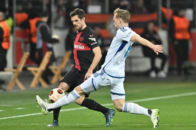 v. li. im Zweikampf Jonas Hofmann ( 7, Bayer Leverkusen) Martin Ellingsen ( 6, Molde FK) 14.12.2023 Fussball Europa League, Bayer 04 Leverkusen vs Molde FK, BayArena, Leverkusen, NRW Germany