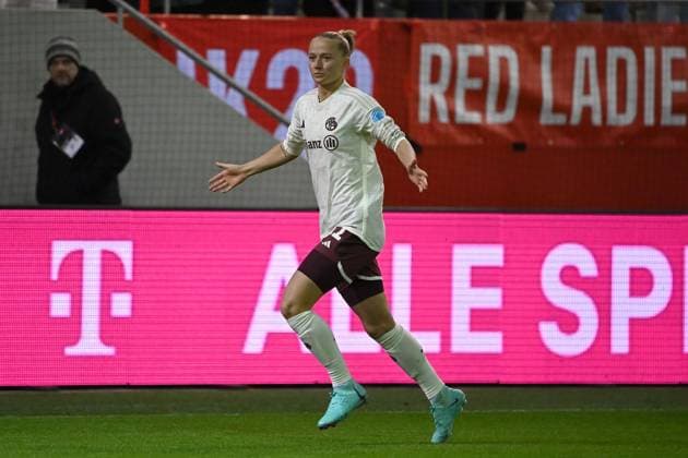 Torjubel Lea SCHUELLER (FCB) nach Tor zumm 1-0, Jubel,Freude,Begeisterung,Aktion. Fussball Champions League Gruppenphase, FC Bayern Muenchen-Ajax Amsterdam am 14.12.2023, A L L I A N Z A R E N A.