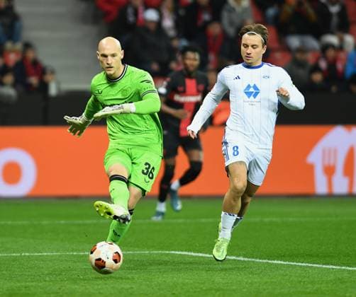 14.12.2023, Leverkusen, Germany, BayARENA, Bayer Leverkusen vs Molde FK - UEFA Europa League 2023 2024 - Group H, Torwart Niklas Lomb (Bayer 04 Leverkusen) in Aktion, am Ball, Einzelaktion (Foto Ralf Treese) Leverkusen BayARENA North Rhine-Westphalia Germany