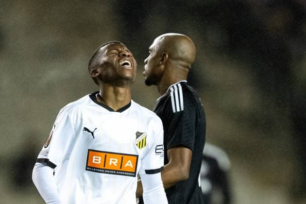 231214 Akoua Romeo Amane of Häcken looks dejected during the UEFA Europa League match between Qarabag and Häcken on December 14, 2023 in Baku. Photo: Carl Sandin BILDBYRAN kod CS CS0469 fotboll football soccer fotball uefa europa league qarabag häcken bbeng deppp Copyright: CARLxSANDIN BB231214CS034