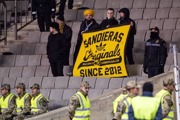 231214 Fans of Häcken in the stands during the UEFA Europa League match between Qarabag and Häcken on December 14, 2023 in Baku. Photo: Carl Sandin BILDBYRAN kod CS CS0469 fotboll football soccer fotball uefa europa league qarabag häcken bbeng publik Copyright: CARLxSANDIN BB231214CS038