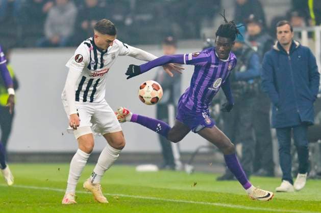SOCCER - UEFA EL, LASK vs Toulouse LINZ,AUSTRIA,14.DEC.23 - SOCCER - UEFA Europa League, group stage, Linzer ASK vs Toulouse FC. Image shows Philipp Ziereis (LASK) and Ibrahim Cissoko (Toulouse).  GEPAxpictures xChristianxMoser