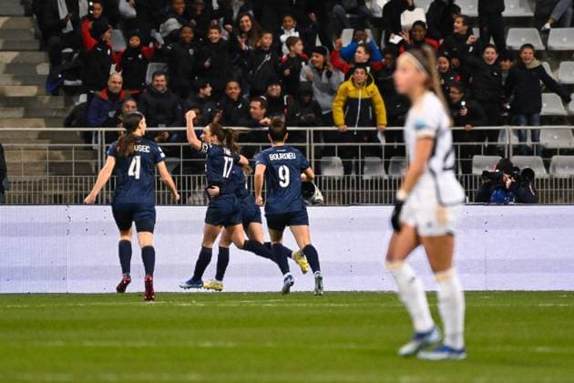 Julie Dufour ( 11 - PFC ) celebrates with teammates during the WCL match between PFC and Real Madrid at Stade Charlety on December 14, 2023 in Paris, France. ( Photo by federico pestellini panoramic ) - FOOTBALL : PFC vs Real Madrid - Ligue des Champions Feminine - 14 12 2023 FedericoPestellini Panoramic 