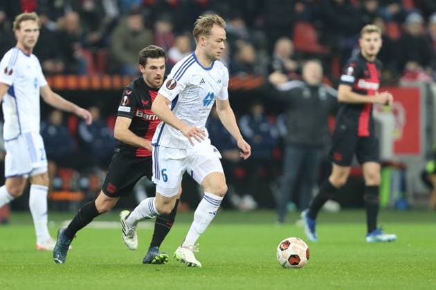 Germany, Leverkusen, 14.12.2023, BayArena, Bayer Leverkusen vs Molde FK - UEFA Europa League 2023 2024 - Group H, Martin Ellingsen (Molde FK) und Jonas Hofmann (Bayer 04 Leverkusen) battle for the ball Leverkusen BayArena North Rhine-Westfalia Germany