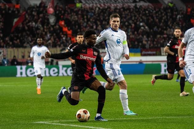 GER, UEFA Europa League 6 Spieltag, Bayer 04 Leverkusen vs Molde Fotballklubb 14.12.2023, BayArena, Leverkusen, GER, UEFA Europa League 6 Spieltag, Bayer 04 Leverkusen vs Molde Fotballklubb Im Bild: Nathan Tella (Bayer 04 Leverkusen, 19) Einzelaktion; Ganzkörper Ganzkoerper ; Ball am Fuss;