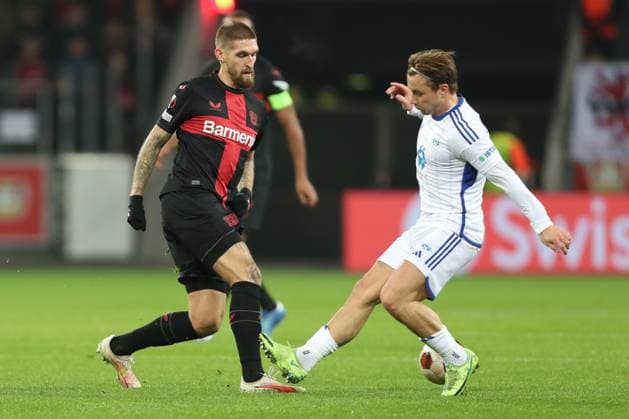 Germany, Leverkusen, 14.12.2023, BayArena, Bayer Leverkusen vs Molde FK - UEFA Europa League 2023 2024 - Group H, Robert Andrich (Bayer 04 Leverkusen) und Fredrik Gulbrandsen (Molde FK) battle for the ball Leverkusen BayArena North Rhine-Westfalia Germany