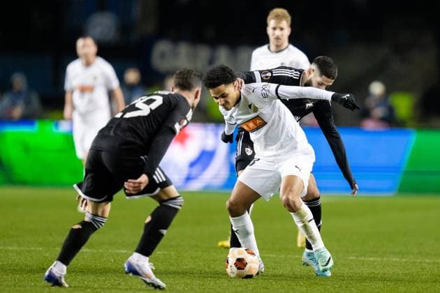 231214 Momodou Lamin Sonko of Häcken during the UEFA Europa League match between Qarabag and Häcken on December 14, 2023 in Baku. Photo: Carl Sandin BILDBYRAN kod CS CS0469 fotboll football soccer fotball uefa europa league qarabag häcken bbeng Copyright: CARLxSANDIN BB231214CS050