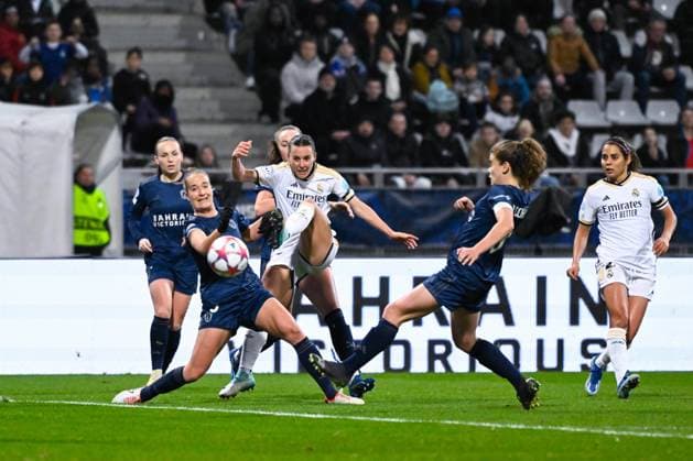 Thea GREBOVAL ( 19 - PFC ) - Raso ( 15 - Real Madrid ) and Celina OULD HOCINE ( 2 - PFC ) during the WCL match between PFC and Real Madrid at Stade Charlety on December 14, 2023 in Paris, France. ( Photo by federico pestellini panoramic ) - FOOTBALL : PFC vs Real Madrid - Ligue des Champions Feminine - 14 12 2023 FedericoPestellini Panoramic 