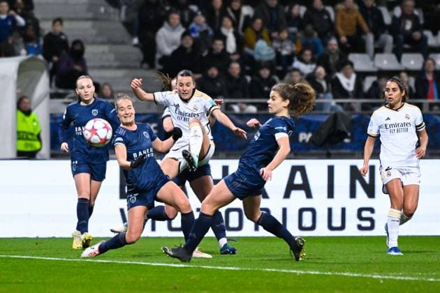 Thea GREBOVAL ( 19 - PFC ) - Raso ( 15 - Real Madrid ) and Celina OULD HOCINE ( 2 - PFC ) during the WCL match between PFC and Real Madrid at Stade Charlety on December 14, 2023 in Paris, France. ( Photo by federico pestellini panoramic ) - FOOTBALL : PFC vs Real Madrid - Ligue des Champions Feminine - 14 12 2023 FedericoPestellini Panoramic 