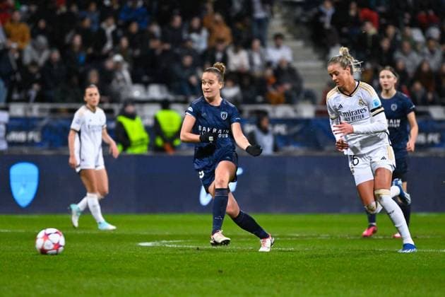 Thea GREBOVAL ( 19 - PFC ) and Moller ( 16 - Real Madrid ) during the WCL match between PFC and Real Madrid at Stade Charlety on December 14, 2023 in Paris, France. ( Photo by federico pestellini panoramic ) - FOOTBALL : PFC vs Real Madrid - Ligue des Champions Feminine - 14 12 2023 FedericoPestellini Panoramic 