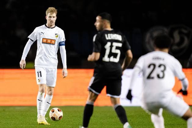 231214 Samuel Gustafson of Häcken during the UEFA Europa League match between Qarabag and Häcken on December 14, 2023 in Baku. Photo: Carl Sandin BILDBYRAN kod CS CS0469 fotboll football soccer fotball uefa europa league qarabag häcken bbeng Copyright: CARLxSANDIN BB231214CS051