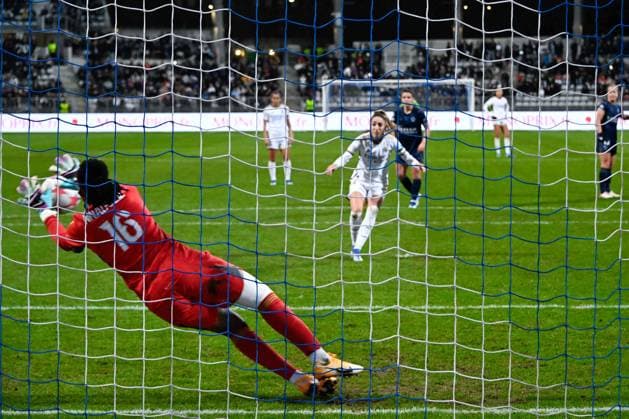 Chiamaka Nnadozie ( 16 - PFC ) stops Olga Carmona s ( 7 - Real Madrid ) penalty during the WCL match between PFC and Real Madrid at Stade Charlety on December 14, 2023 in Paris, France. ( Photo by federico pestellini panoramic ) - FOOTBALL : PFC vs Real Madrid - Ligue des Champions Feminine - 14 12 2023 FedericoPestellini Panoramic 