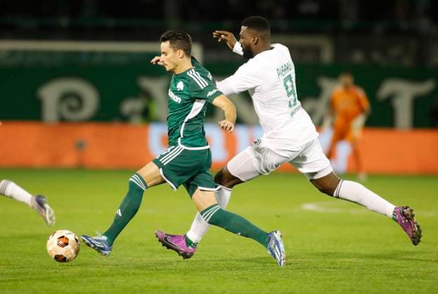 Panathinaikos vs Maccabi Haifa Panathinaikos™ player Juan Carlos (L) in action against Maccabi Haifa™s Frantzdy Pierrot during the UEFA Europa League group F soccer match between Panathinaikos and Maccabi Haifa held at Apostolos Nikolaidis Stadium, in Athens, Greece, 14 December 2023. ATHENS ATHENS Greece Copyright: xPANAGIOTISxMOSCHANDREOUx _NCH2030