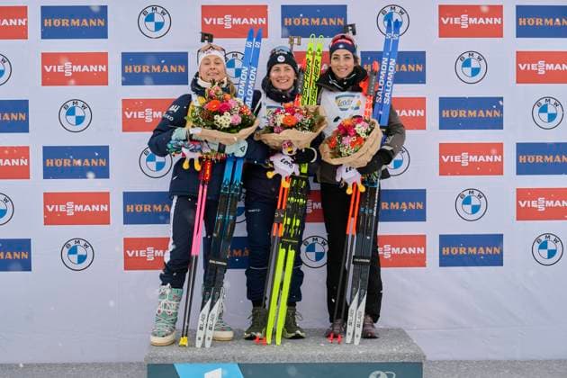 Sport Themen der Woche KW50 Sport Bilder des Tages BMW IBU Weltcup Biathlon Lenzerheide 2023, Frauen Sprint 7.5 km, Lenzerheide, Schweiz Lenzerheide, Schweiz, 14. Dezember 2023. Die Siegerinnen (von links nach rechts: Tandrevold Ingrid Landmark NOR, Braisaz-Bouchet Justine FRA, Vittozzi Lisa ITA) beim 7.5 km Sprint der Frauen am BMW IBU Weltcup Biathlon 2023 in Lenzerheide. *** BMW IBU World Cup Biathlon Lenzerheide 2023, Womens Sprint 7 5 km, Lenzerheide, Switzerland Lenzerheide, Switzerland, December 14, 2023 The winners from left to right Tandrevold Ingrid Landmark NOR, Braisaz Bouchet Justine FRA, Vittozzi Lisa ITA in the womens 7 5 km sprint at the BMW IBU World Cup Biathlon 2023 in Lenzerheide