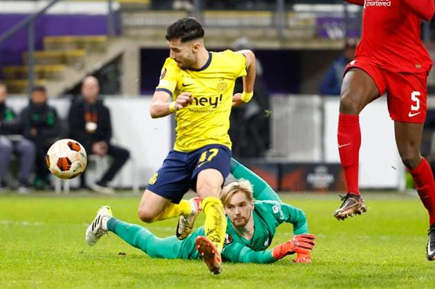 Union SG v Liverpool FC - UEFA Europa League BRUSSELS, BELGIUM - DECEMBER 14 : Kelleher Caoimhin goalkeeper of Liverpool looks at Amoura Mohamed El Amine forward of Union St-Gilloise scoring pictured during the UEFA Europa League Group E match between Union SG and Liverpool at the Anderlecht stadium on December 14, 2023 in Brussels, Belgium, 14 12 2023 Brussels Belgium  Copyright: xJanxDexMeuleneirx
