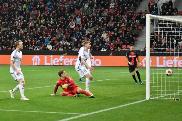 Martin Ellingsen ( 6, Molde FK) erzielt das Tor zum 3:0 (Eigentor) 14.12.2023 Fussball Europa League, Bayer 04 Leverkusen vs Molde FK, BayArena, Leverkusen, NRW Germany
